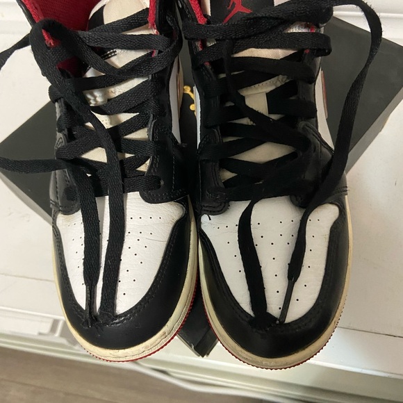 Nike Air Jordan 1 Mid GS Size 5Y - Picture 3 of 11